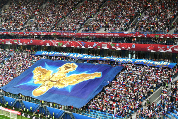 На матче открытия стадион в Санкт-Петербурге был заполнен до предела 