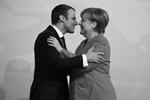 Президент Франции и канцлер Германии явно легко находят общий язык&#160;(фото: Michael Kappeler/DPA/ТАСС)