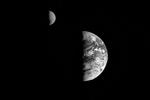 «Вояджер» сделал первое переданное на Землю из космоса изображение, на котором содержатся и Земля, и Луна одновременно. 1977 год&#160;(фото: NASA/JPL)