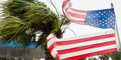 Популярный американский курорт Майами на юго-востоке Флориды, как и многие другие города побережья Атлантического океана, оказался практически затоплен после пронесшегося урагана «Ирма». Всего в штате обесточены 3 млн зданий, эвакуированы почти 6,5 млн жителей