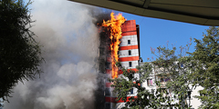 Два человек погибли при пожаре в гостинице в центре Ростова-на-Дону. Сотни человек были эвакуированы. Пожар начался с возгорания утеплителя на фасаде – и именно этот огонь сделал из здания настоящий факел