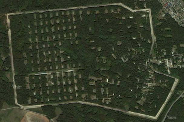 Склад в Калиновке является стратегическим и крупнейшим на Украине. Его площадь составляет около 60 гектаров, и там размещено примерно 188 тыс. тонн боеприпасов, среди которых ракеты систем залпового огня «Смерч», «Ураган» и «Град»