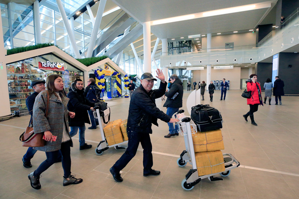 В первый день работы аэропорт обслужит около 50 рейсов, в том числе три международных