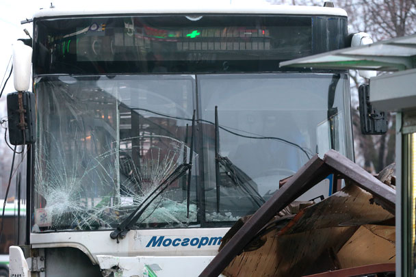 Автобус совершил наезд на остановку на Сходненской улице в Москве