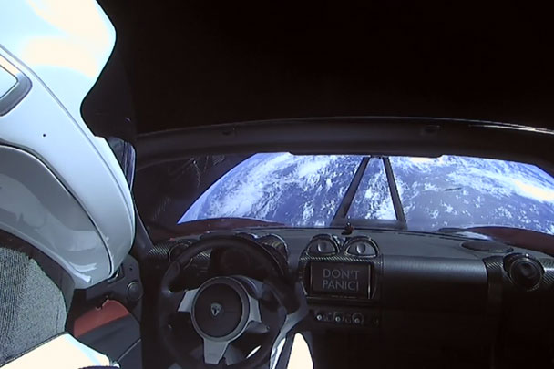 В космос был отправлен спортивный автомобиль Илона Маска с манекеном внутри