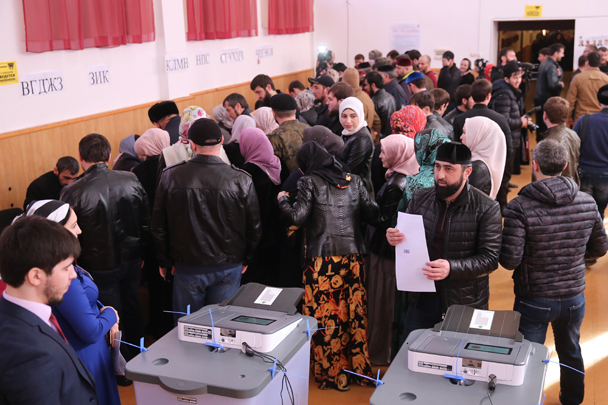 Кавказские республики традиционно демонстрируют одну из самых высоких явок в стране, в Чечне выборы президента – всегда огромное событие