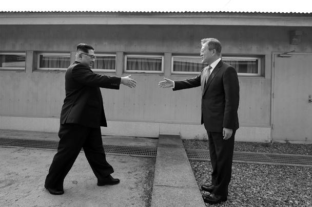 По мнению наблюдателей, Ким Чен Ын и Мун Чже Ин сделали настоящий шаг к миру