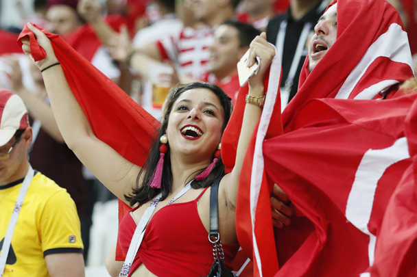 Болельщица сборной Туниса празднует забитый Сасси Ферджани гол в ворота Англии