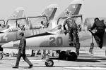 Эскадрилья Л-39 на взлетно-посадочной полосе&#160;(фото: ВЗГЛЯД)