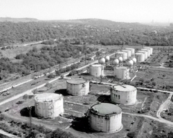 Нефтеперерабатывающий завод в Грозном (фото: Мамонтов Сергей/ТАСС)