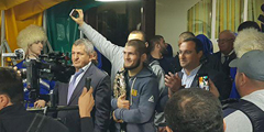 Тысячи болельщиков встречали Хабиба Нурмагомедова в Дагестане, куда он вернулся после исторического боя с Конором Макгрегором