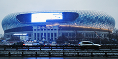 Старейший в Москве, построенный еще в 1923 году стадион «Динамо» полностью обновился. Теперь он объединит под своей крышей сразу два объекта — стадион, рассчитанный более чем на 26 тыс. зрителей, и малую спортивную арену вместимостью до 14 тыс. человек. Обновление обошлось в 9 млрд рублей