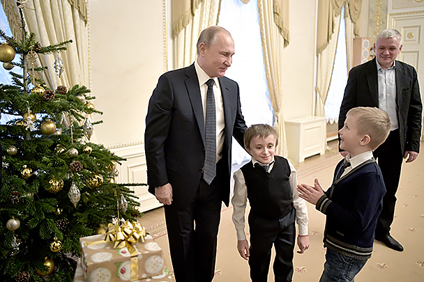 Вместе с Артемом на встречу с президентом пришли его брат и отец