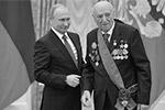 Президент Владимир Путин наградил Владимира Этуша орденом «За заслуги перед Отечеством» I степени  (фото: Kremlin Pool/Global Look Press)
