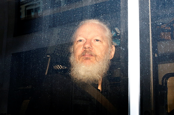 Эквадор принял решение отказать в убежище основателю WikiLeaks Джулиану Ассанжу, он арестован британской полицией
