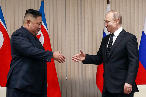 По итогам переговоров тет-а-тет с Владимиром Путиным Ким Чен Ын заявил, что Россия является великим дружественным соседом КНДР