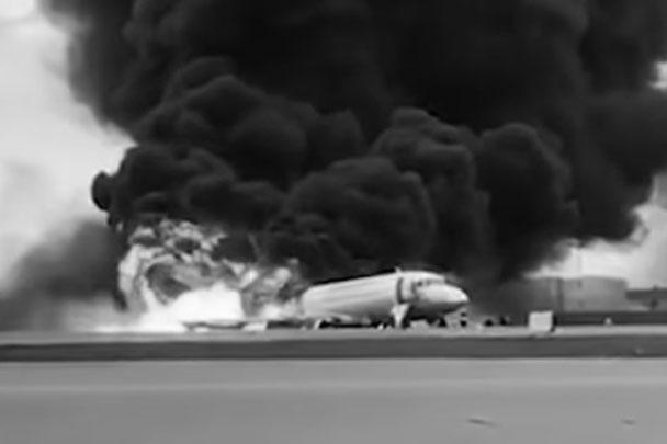 На борту совершившего аварийную посадку самолета находились 78 человек. Почти все, кто находился в хвостовой части, погибли