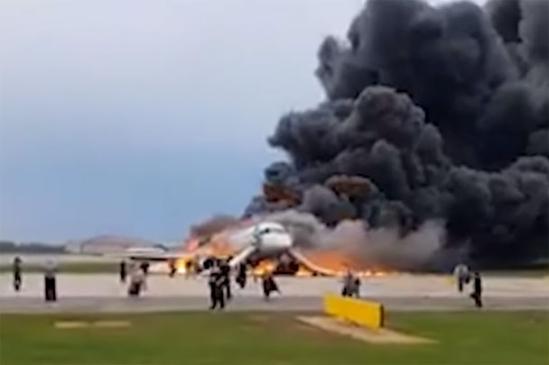 Тушение самолета заняло 18 минут, многие пассажиры задохнулись в дыму