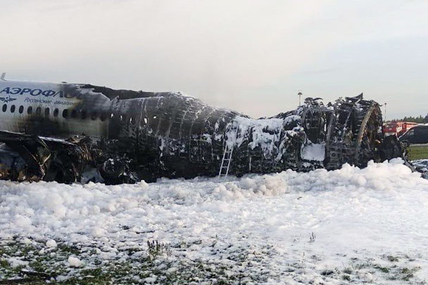 Из 78 человек, находившихся на борту самолета, следовавшего из Москвы в Мурманск, выжили 37: в том числе четыре члена экипажа из пяти и 33 пассажира