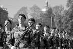Военнослужащие перед началом военного парада в Санкт-Петербурге&#160;(фото: Алексей Даничев/РИА Новости)