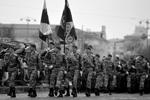 Военнослужащие во время военного парада в Екатеринбурге&#160;(фото: Павел Лисицын/РИА Новости)