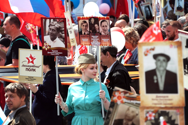 Впервые акция «Бессмертный полк» прошла 9 мая 2012 года в Томске, а в 2013 году она стала всероссийской
