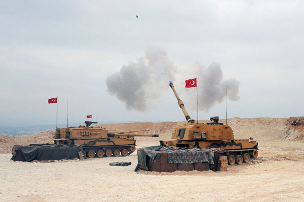 Турецкие самоходные артиллерийские установки и танки с вечера 9 октября вели обстрел позиций курдо-арабских «Сирийских демократических сил» (СДС) в районе Тель-Абъяда