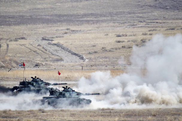 В операции «Источник мира» турки задействовали танки. По непроверенным данным, поступившим от курдских подразделений СДС, уже были подбиты 4 турецкие машины на подступах к Рас-эль-Айну. Достоверно известно, что 9 октября турки стянули к границе большое количество танков, БТР и других боевых машин. Только через город Акчакале в провинции Шанлыурфа прошла колонна из 130 единиц бронетехники