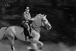 Выезд на белых конях является традицией в династии Кимов. Второй северокорейский вождь Ким Чен Ир был большим любителем верховой езды&#160;(фото: кадр из видео)