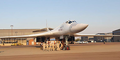 Два российских стратегических ракетоносца Ту-160 прибыли в ЮАР, преодолев 11 тысяч километров за 13 часов. Цель визита самолетов, которые называют «Белыми лебедями»  – совершенствование боевой выучки при длительных полетах в южных широтах