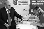 Голосует председатель правительства страны Михаил Мишустин&#160;(фото: Дмитрий Астахов/POOL/ТАСС)