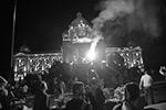 Массовые беспорядки произошли в Сербии – протестующие против карантинных мер жители Белграда попытались взять штурмом парламент страны. Они недовольны, в частности, планами ввести комендантский час&#160;(фото: Andrej Cukic/EPA/ТАСС)
