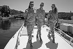 Еще несколько месяцев назад девушки работали радистками на узлах связи в разных гарнизонах, но теперь они стали моряками&#160;(фото: Сергей Мальгавко/ТАСС)