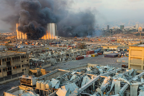 По одной из версий, в порту взорвался корабль с пиротехникой. По другой – склад за конфискованной ранее взрывчаткой. Погибли не менее 30 человек, сообщил министр здравоохранения Ливана. Порт Бейрута, по сути, уничтожен