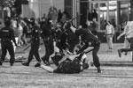 В ходе протестов были ранены около 25 представителей белорусской милиции &#160;(фото: EPA/Татьяна Зенькович/ТАСС)