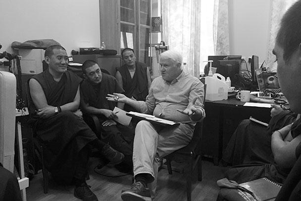 Профессор МГУ Александр Каплан проводит занятия с монахами-исследователями