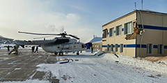В поселке Богучаны в Красноярском крае вертолет Ми-8АМТ при неудачной посадке зацепил несколько зданий на территории аэропорта и другой вертолет. На борту находились три члена экипажа и 22 вахтовика, пострадавших нет. Следователи возбудили уголовное дело о нарушении правил безопасности