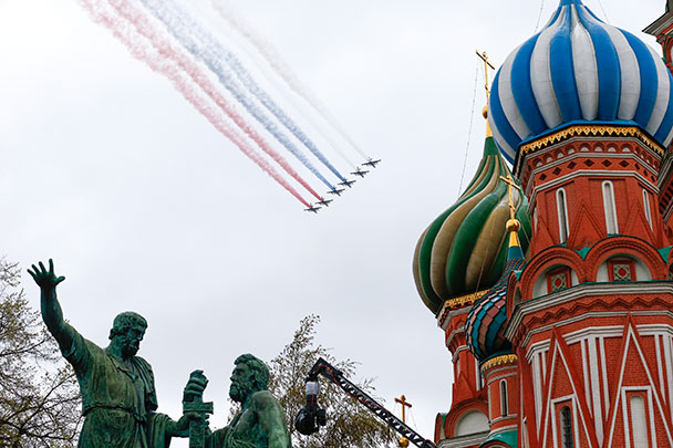 Всего в авиационной части парада Победы на Красной площади участвовало 76 самолетов и вертолетов