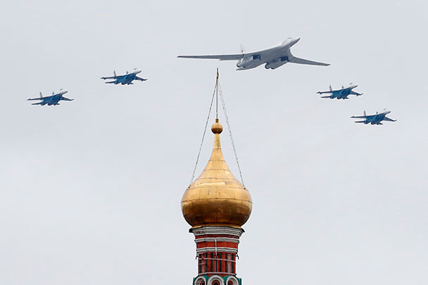 Сверхзвуковые стратегические бомбардировщики-ракетоносцы Ту-160 оснащены крылом изменяемой стреловидности