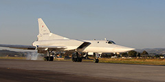 Дальние бомбардировщики Ту-22М3 совершили перелет на российскую авиабазу Хмеймим в Сирии. По мнению экспертов, в зоне досягаемости наших самолетов теперь окажется Северная Африка, Ближний Восток, Средний Восток и Восточное Средиземноморье