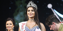 23-летняя Аля Саламова стала победительницей конкурса красоты «Мисс Москва – 2021». В театре Et Cetera претендентки демонстрировали не только внешние данные, но и талант и эрудицию. В онлайн-голосовании, которое длилось несколько дней, участвовали десятки тысяч человек