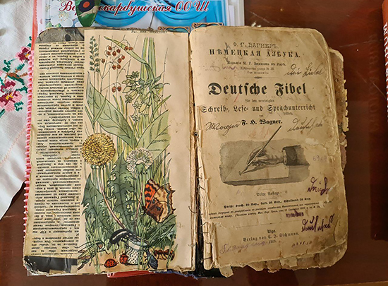 Титульный лист немецкой азбуки, 1903 год. Из собрания школьного музея, деревня Верхний Карбуш