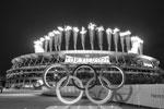 В Токио открылась Олимпиада-2020, которую пришлось перенести из-за пандемии. Впервые Игры пройдут без иностранных болельщиков, а сборная России выступит под нейтральным белым флагом. Саму церемонию открытия наблюдатели назвали скромной, а некоторые – даже «медленной и унылой»&#160;(фото: Naoki Nishimura/AFLO/Reuters)