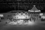 Олимпийские кольца сделаны из древесины деревьев, которые выросли из семян, посаженных участниками Олимпийских игр в Японии в 1964 году  (фото: Thomas Ash/PA/ТАСС)