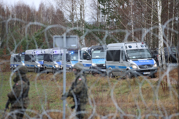 Позже пограничная стража Польши сообщила о временном закрытии пункта пропуска «Кузница» через границу с Белоруссией