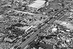 Стихия разрушила целый город в штате Кентукки, превратив дома в развалины  (фото: TANNEN MAURY/EPA/ТАСС)