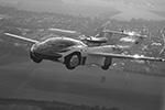 Словацкая компания Klein Vision завершила сертификацию в ЕС летной годности своего первого аэромобиля AirCar и может приступать к массовому производству новинки. Особенностью автомобиля являются складывающиеся крылья, которые позволяют ему передвигаться не только по дорогам, но и по воздуху&#160;(фото: Cover Images/Keystone Press Agency/Global Look Pess)