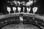 В начале шоу-программы над стадионом запустили салют в форме слова SPRING (весна)&#160;(фото: REUTERS/Pawel Kopczynski)