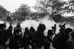 Французская полиция активно применяла слезоточивый газ в отношении протестующих &#160;(фото: Jerome Gilles/NurPhoto/REUTERS)