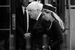 Бывший премьер-министр Великобритании Борис Джонсон со своей женой Кэрри в Вестминстерском аббатстве&#160;(фото: James Manning/AP/ТАСС)